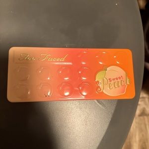 Too faced sweet peach eyeshadow palette